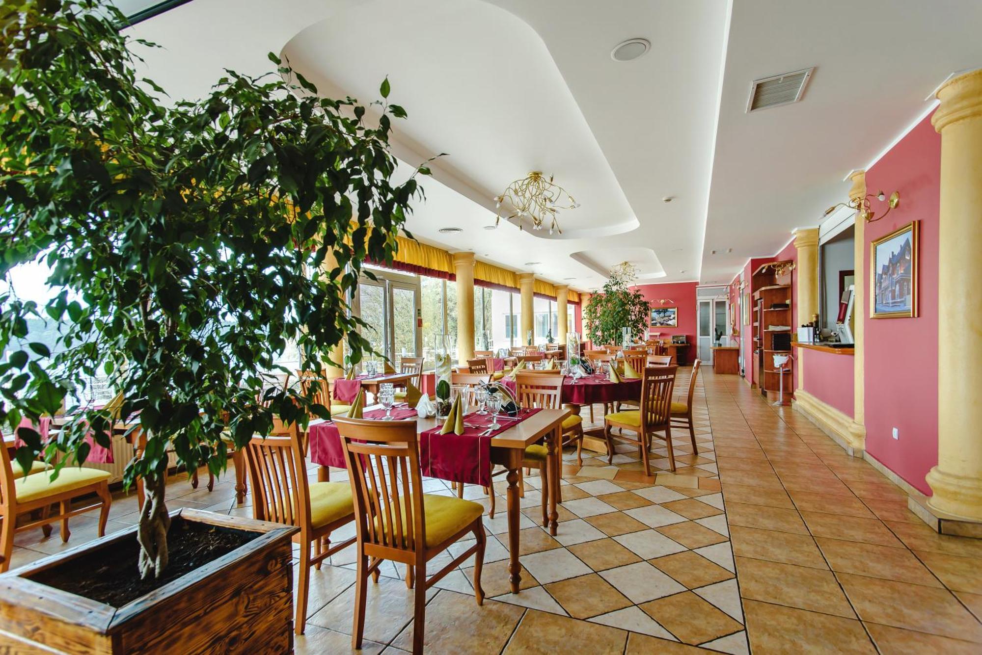 Hotel Pietrak Wągrowiec Exteriör bild