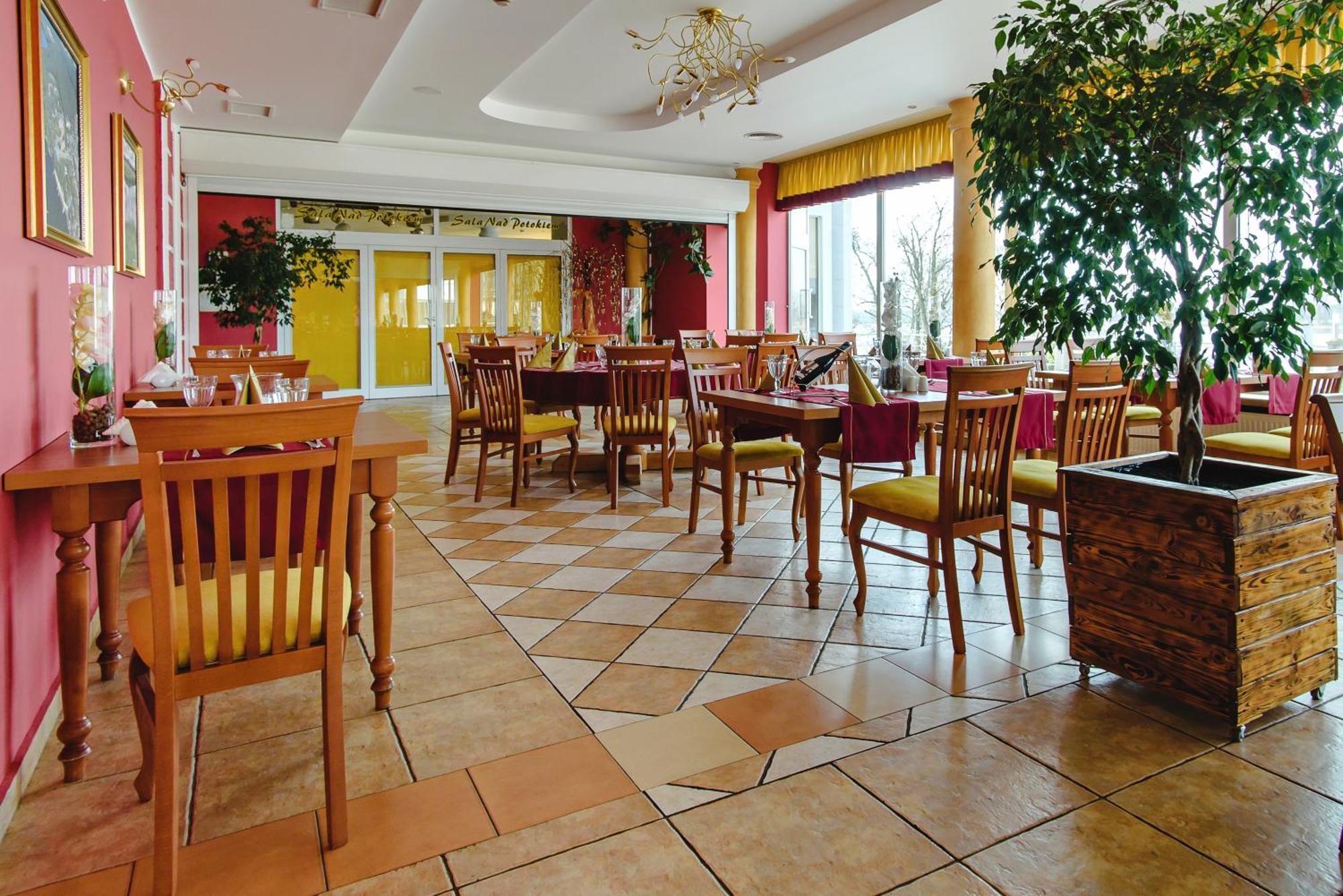 Hotel Pietrak Wągrowiec Exteriör bild