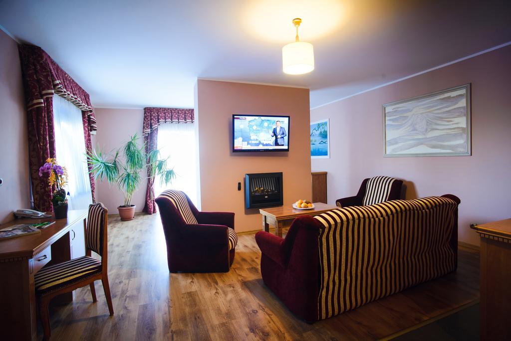 Hotel Pietrak Wągrowiec Exteriör bild