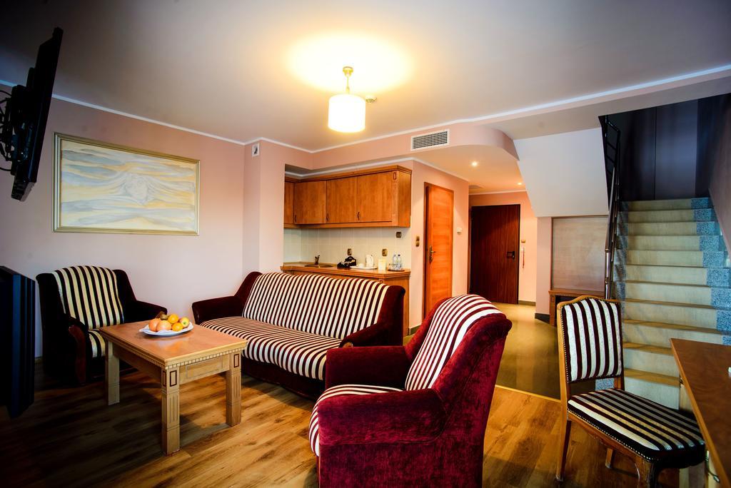 Hotel Pietrak Wągrowiec Exteriör bild