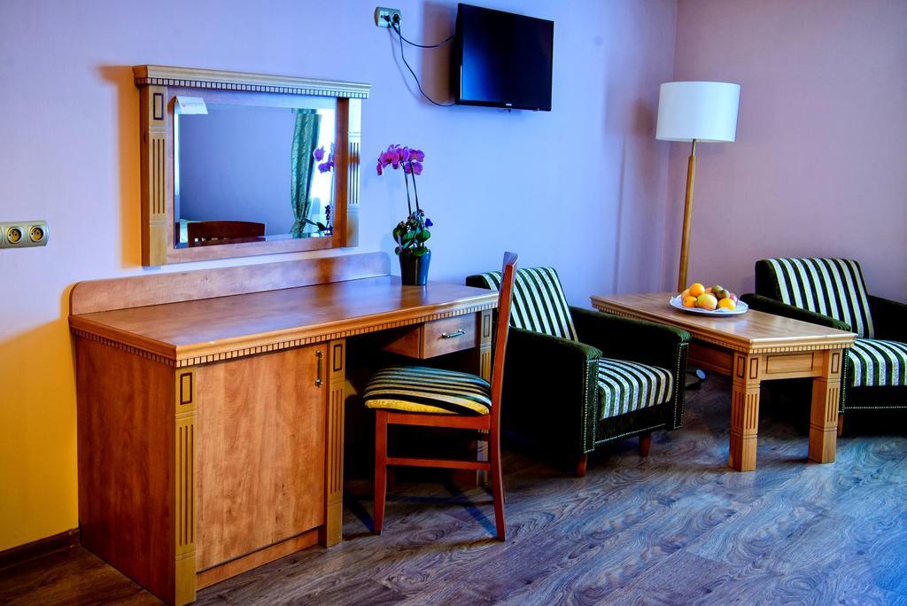 Hotel Pietrak Wągrowiec Exteriör bild