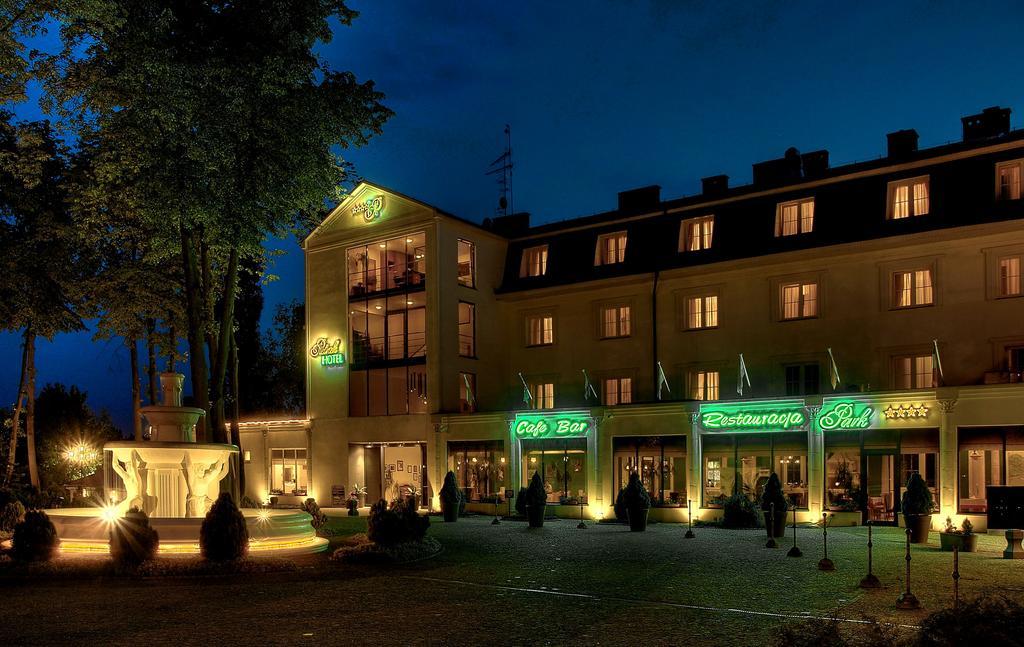 Hotel Pietrak Wągrowiec Exteriör bild