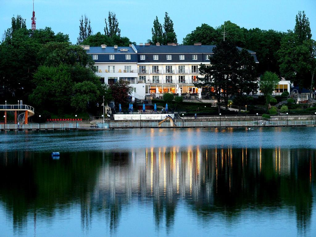 Hotel Pietrak Wągrowiec Exteriör bild