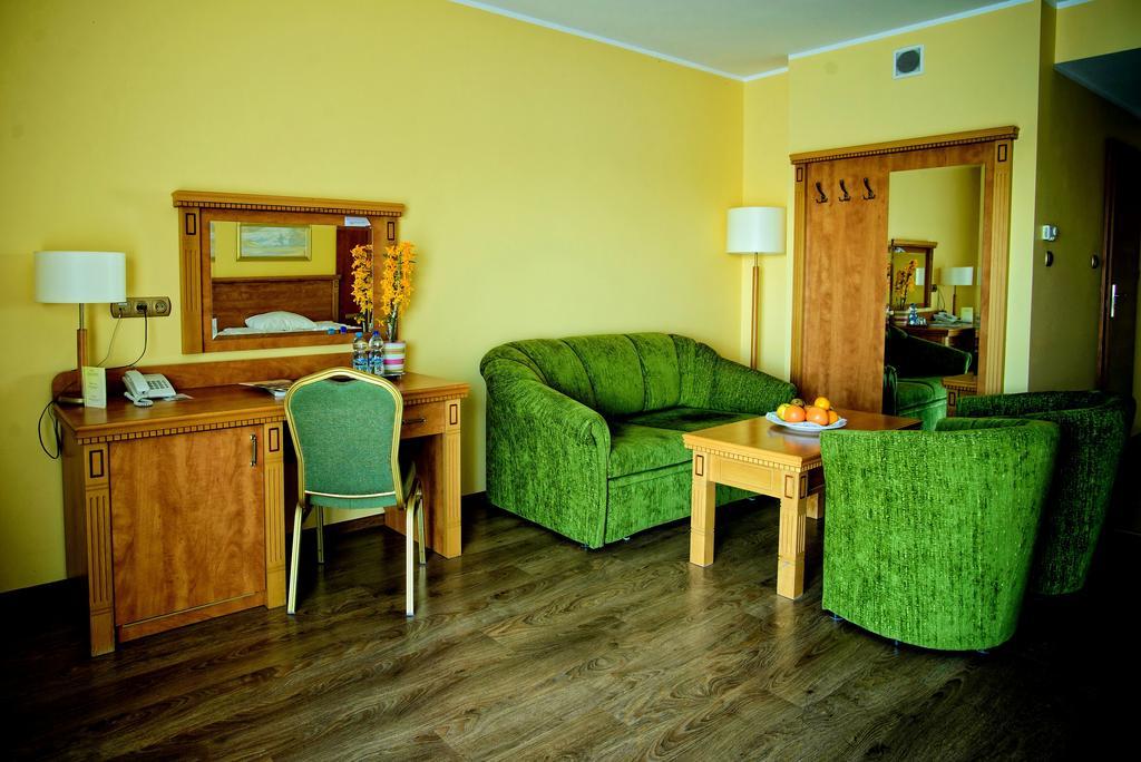 Hotel Pietrak Wągrowiec Exteriör bild