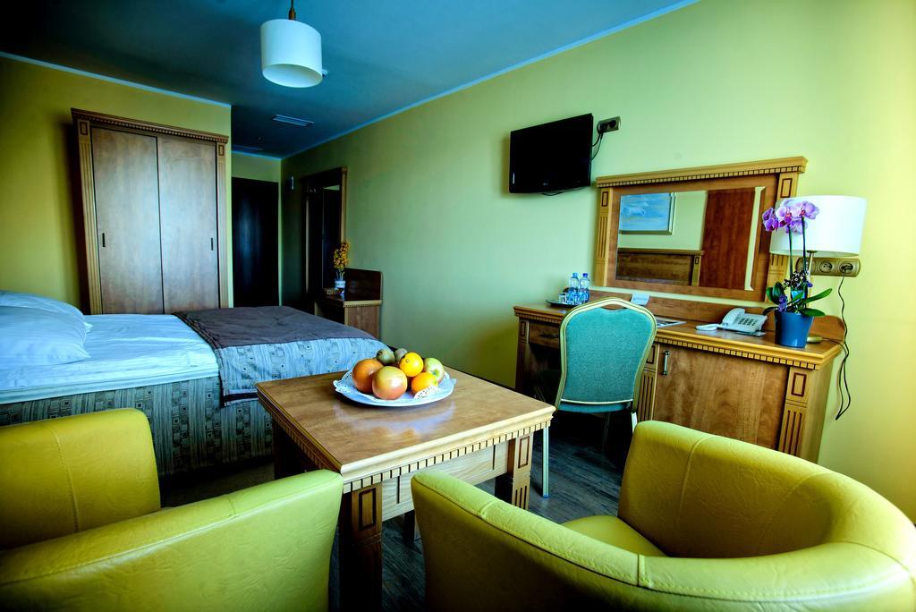 Hotel Pietrak Wągrowiec Exteriör bild