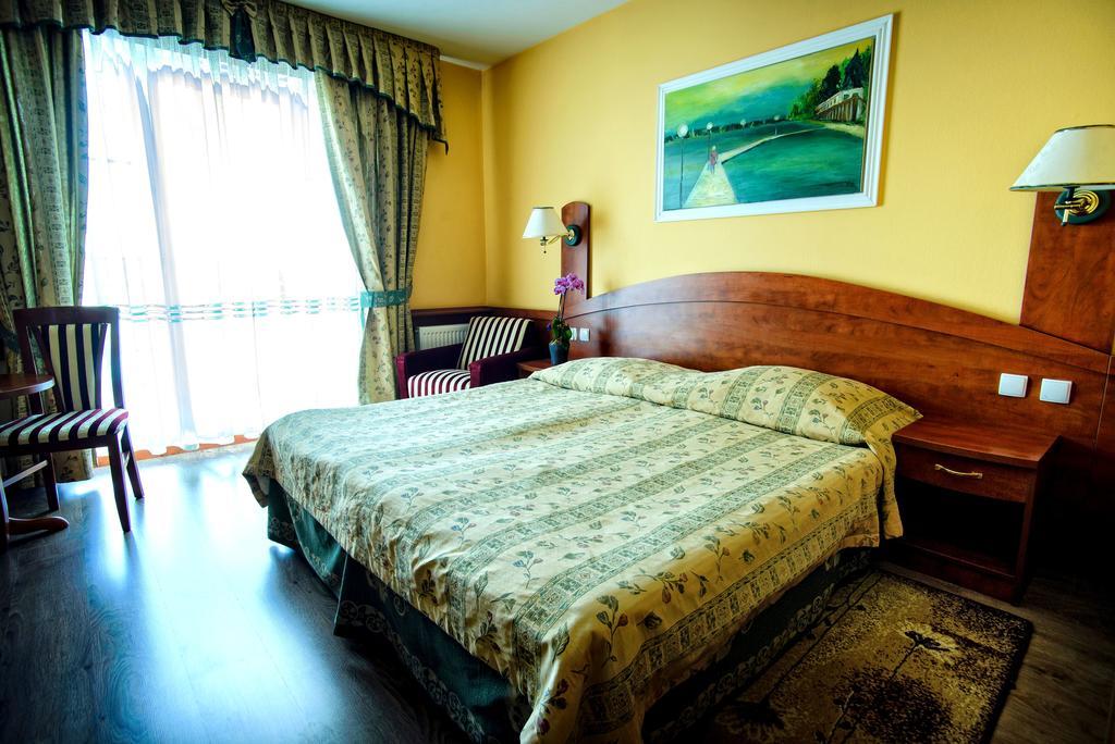 Hotel Pietrak Wągrowiec Exteriör bild