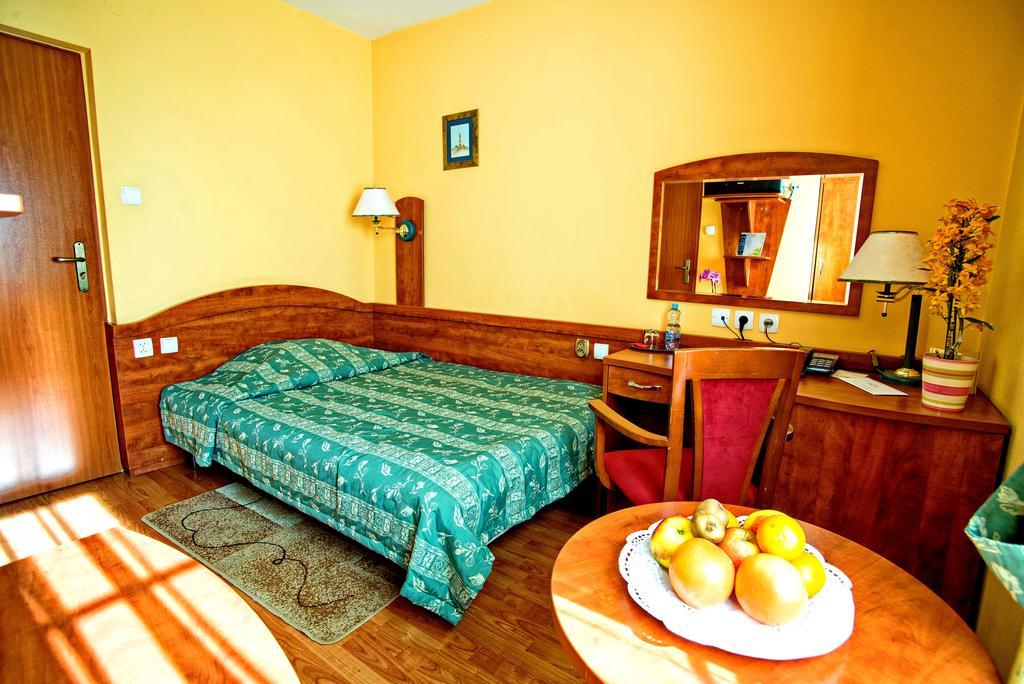 Hotel Pietrak Wągrowiec Exteriör bild